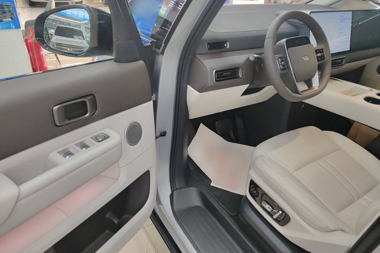 Used Li Auto MEGA 2024 Ultra Model
