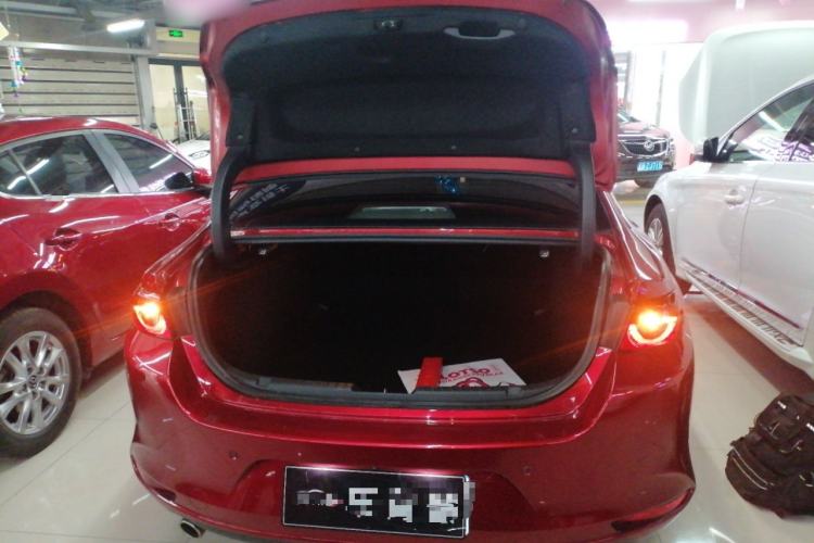 Used Mazda Mazda 3 Axela 2020 1.5L Automatic Luxury Version
