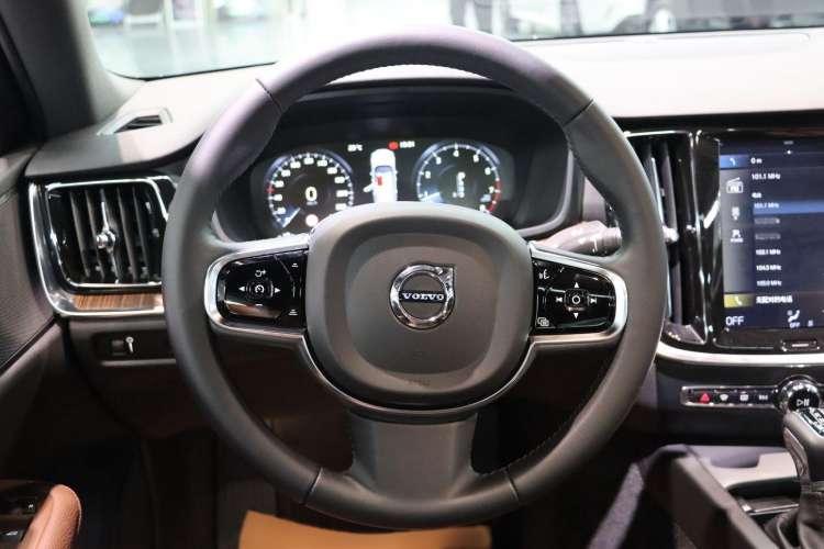 Used Volvo S60 2021 T4 Zhiyi Luxury Edition
