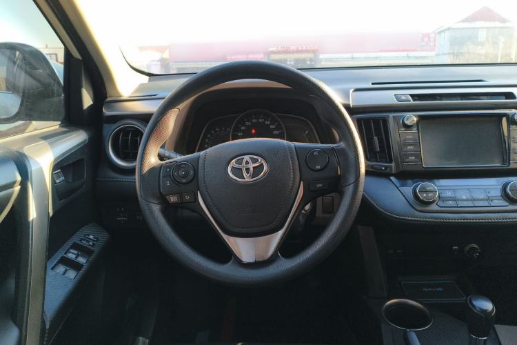 Used Toyota RAV4 2015 2.0L CVT Two-Wheel Drive Fashion Edition