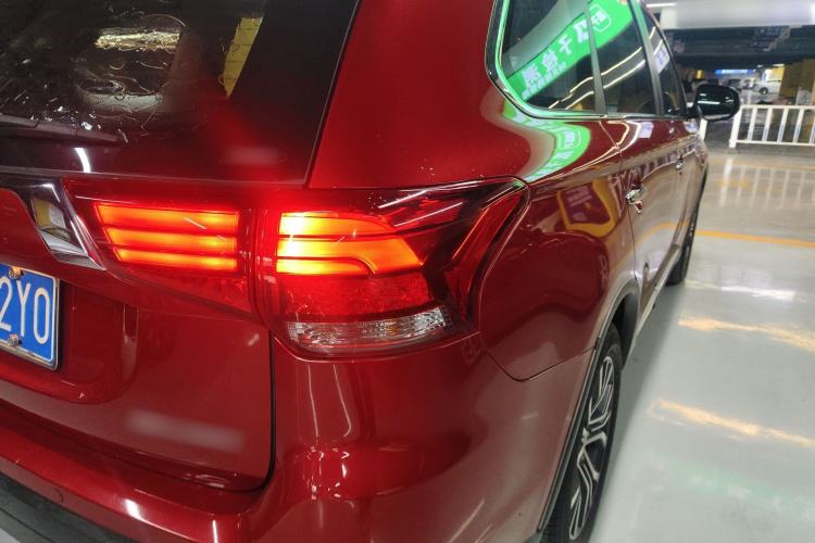 Used Mitsubishi Outlander 2016 2.4L 4x4 Luxury Edition 7-Seater
