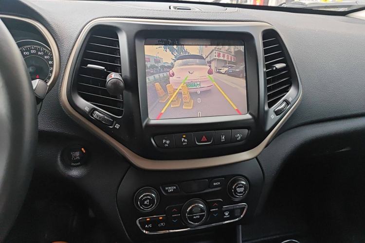 Used  Cherokee 2014 2.4L Luxury Edition
