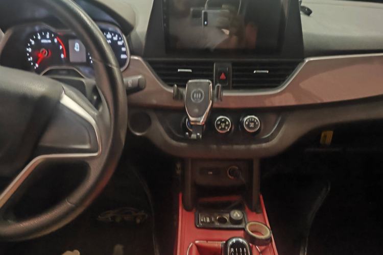 Used Baojun 310W 2017 1.5L Manual Comfort Version China VI Emission Standard
