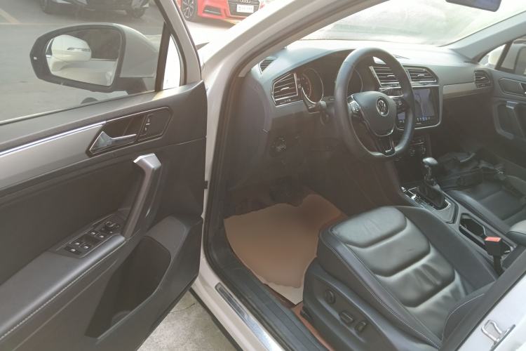 Used Volkswagen Tiguan L 2021 330TSI Automatic Two-Wheel Drive Smart Edition
