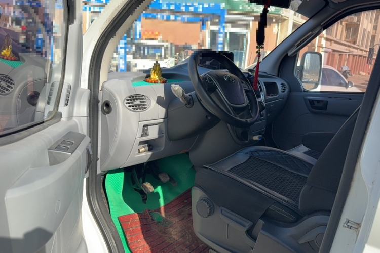 Used SAIC MAXUS Xintu V80 2023 2.0T Manual Classic Aoyuntong Short Wheelbase Mid-Roof 5/6-Seater
