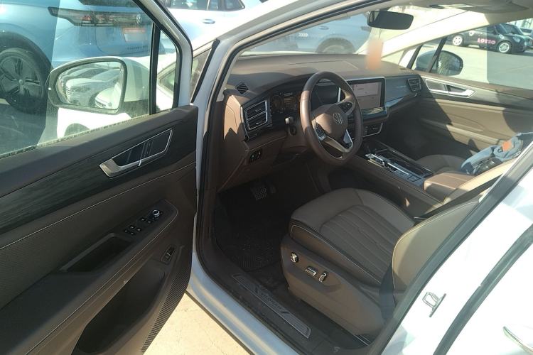 Used Volkswagen Viloran 2024 330TSI Luxury Edition
