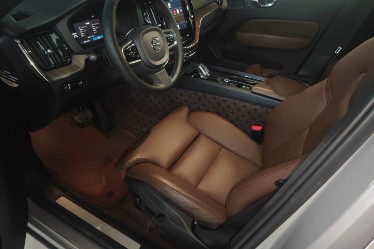 Used Volvo XC60 2022 B5 4x4 Smart Luxury Edition