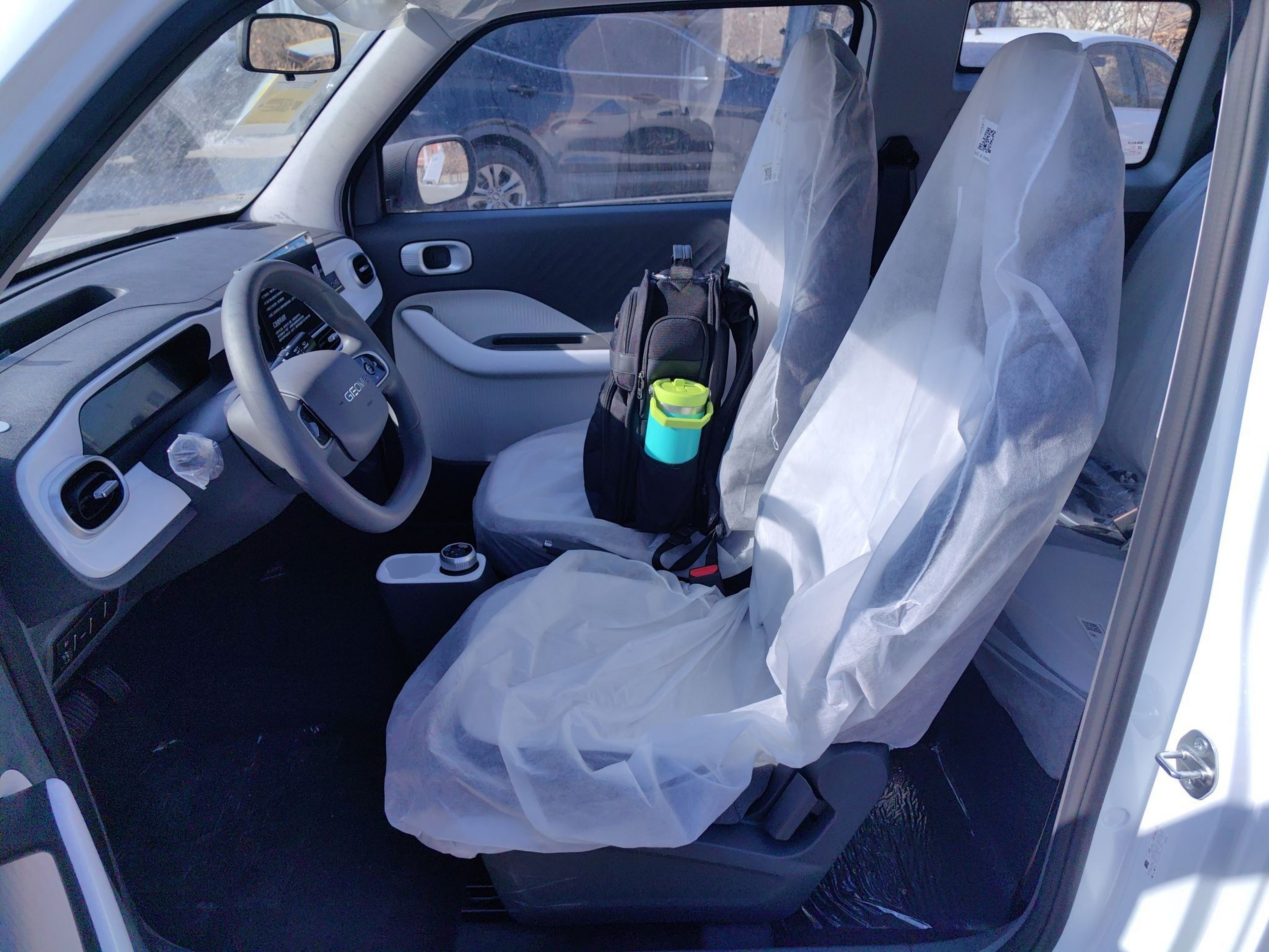 Переднее сиденье в автомобиле