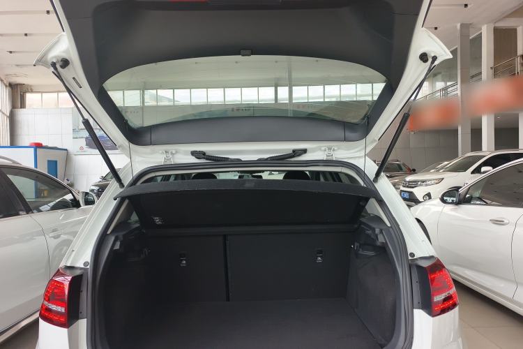 Used Volkswagen Golf 2017 1.6L Automatic Comfort Million-Vehicle Anniversary Edition
