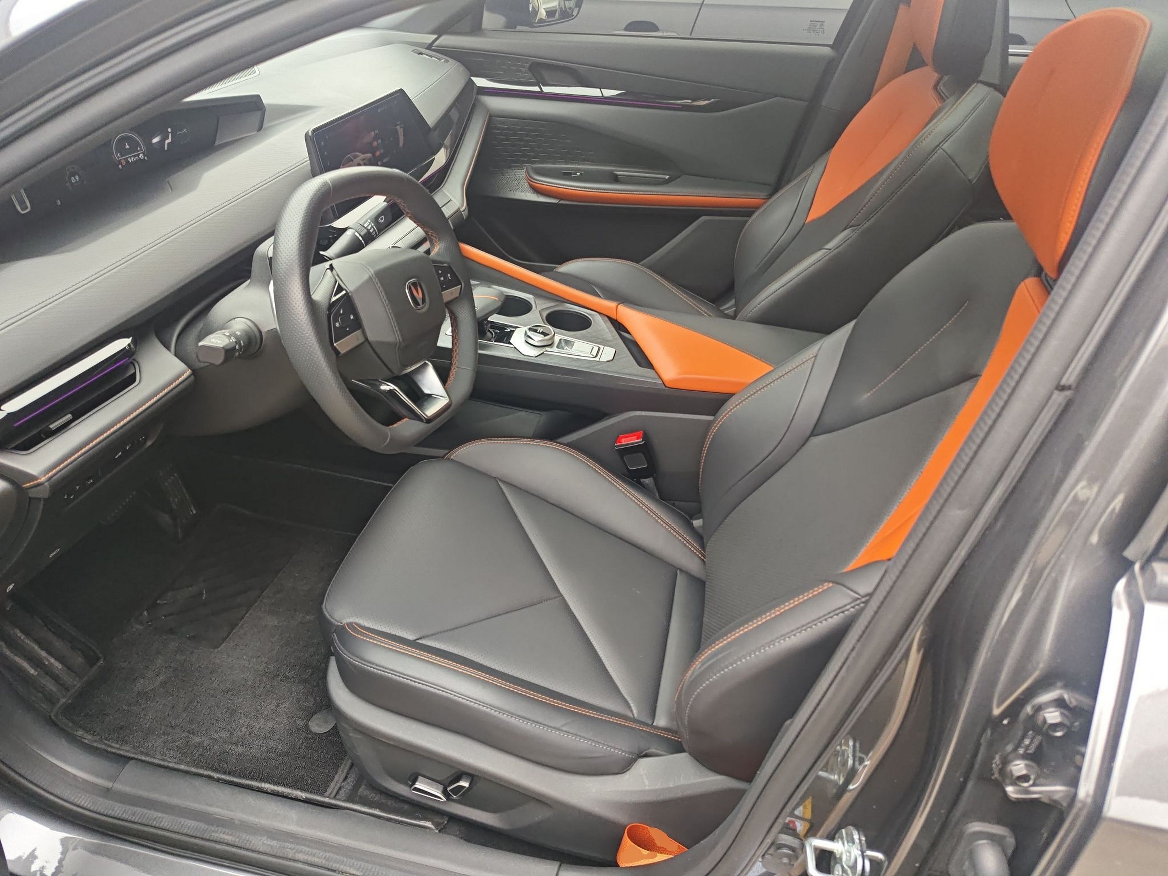 Переднее сиденье в автомобиле