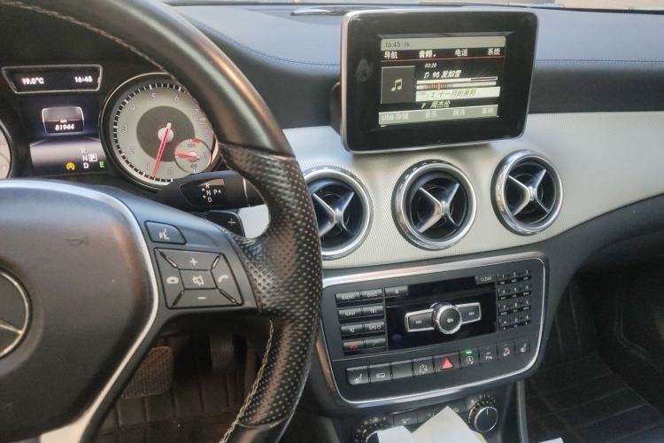 Used Mercedes-Benz GLA 2015 GLA 220 4MATIC Luxury Model
