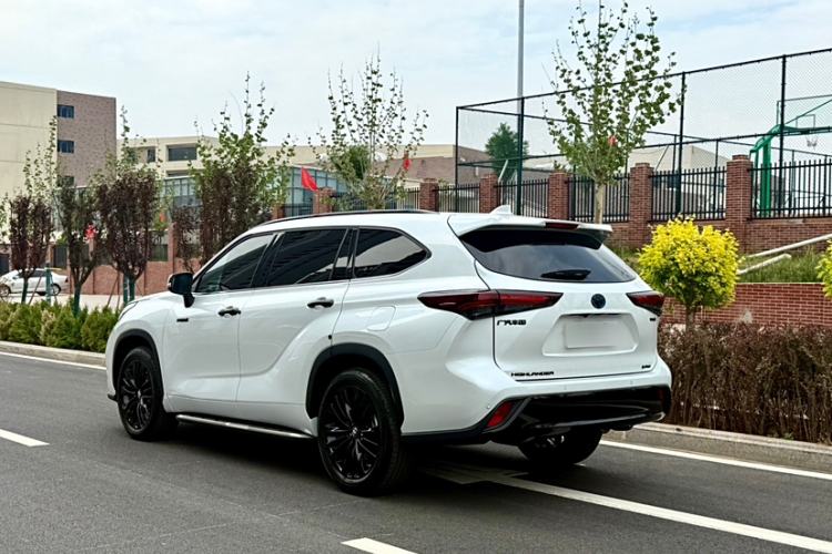 Used Toyota Highlander 2023 2.5L Smart Electric Hybrid Dual-Engine 4x4 Knight Edition 7 Seats
