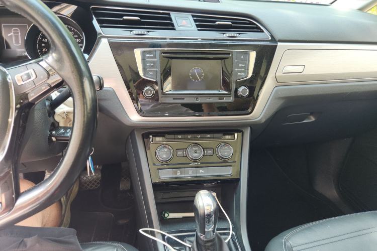 Used Volkswagen Touran 2016 Volkswagen Touran L 280TSI DSG Comfort Edition
