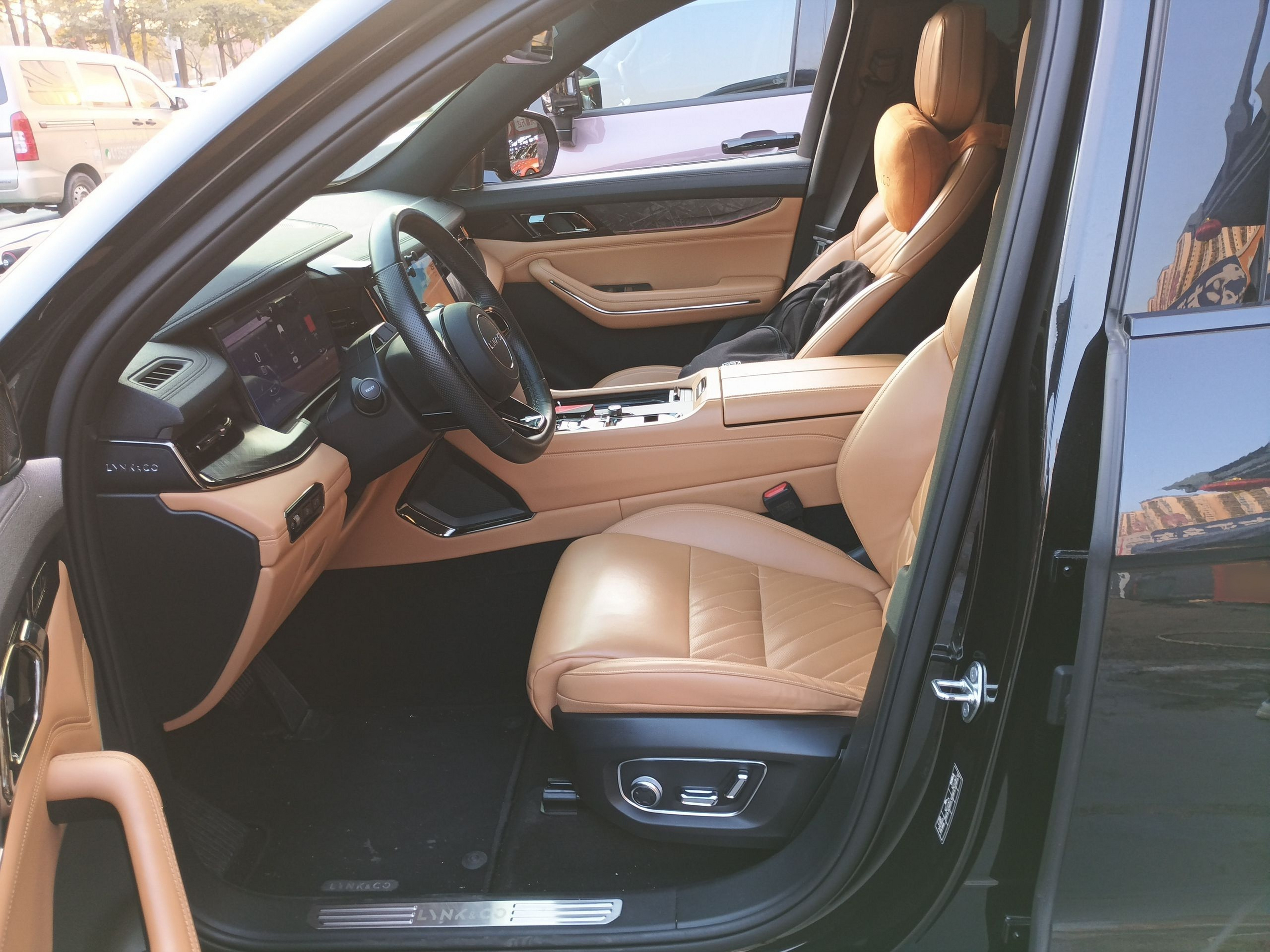 Переднее сиденье в автомобиле