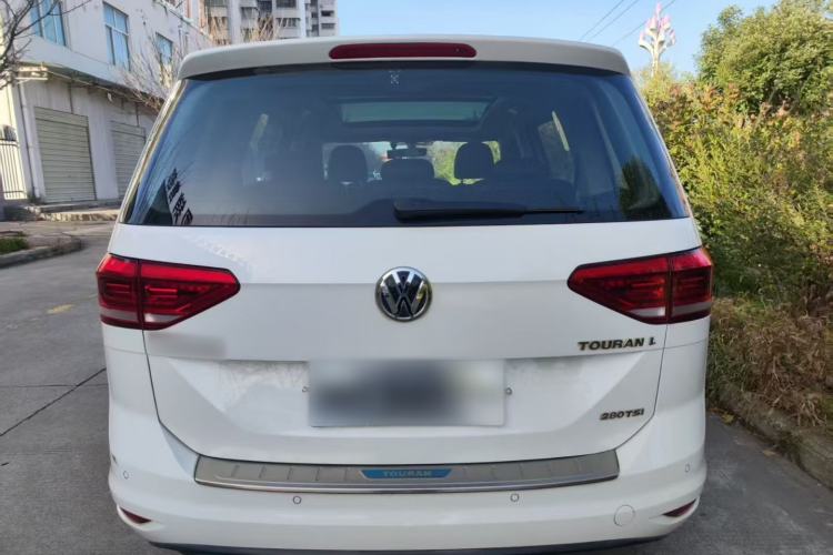 Used Volkswagen Touran 2016 Volkswagen Touran L 280TSI DSG Comfort Edition
