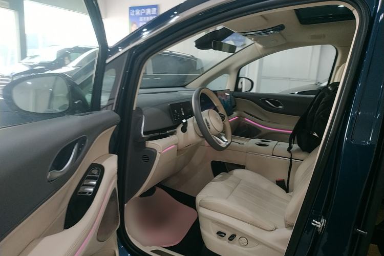 Used VOYAH Dream 2025 PHEV Four-Wheel Drive Prestige Kunpeng Edition
