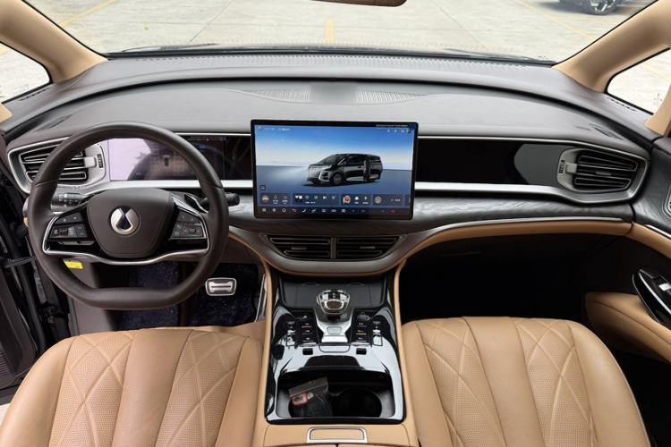 Used Denza D9 2025 DM-i Smart Drive 1020 Four-Wheel Drive Deluxe Model
