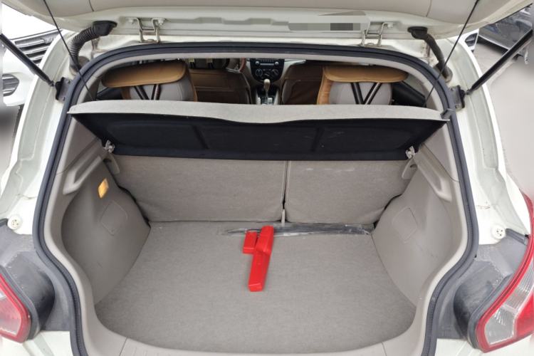 Used Nissan Tiida 2013 1.6L CVT Cool Cafe Edition
