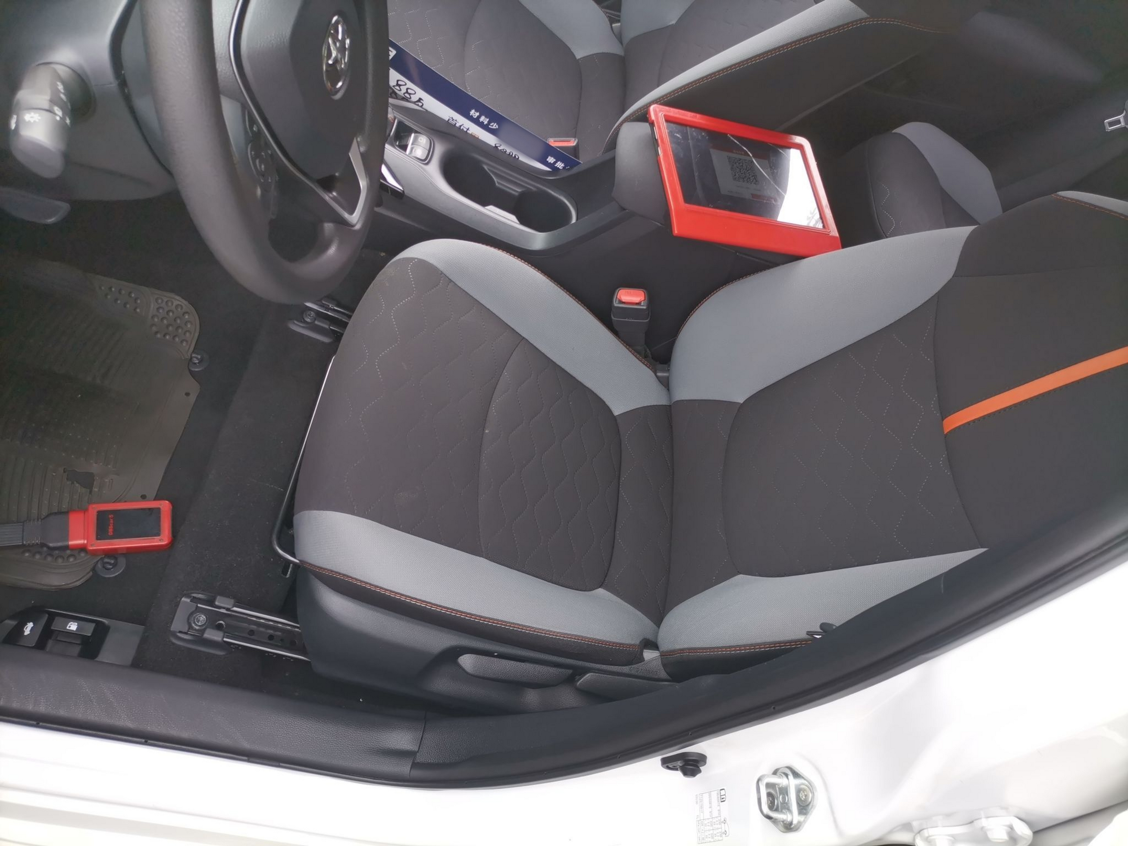 Переднее сиденье в автомобиле