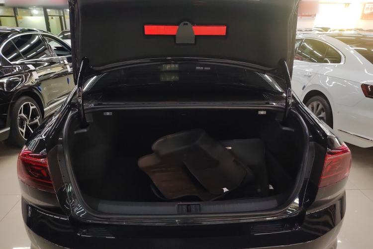 Used Volkswagen Magotan 2025 Zhongxiang Version 330TSI DSG Luxury Edition
