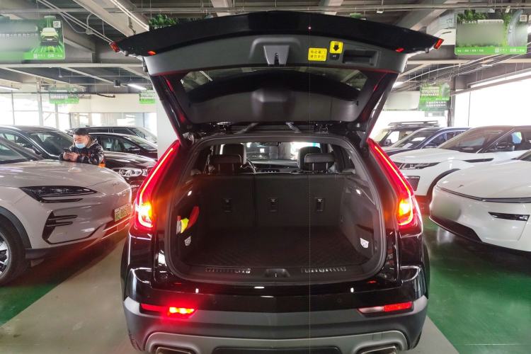 Used Cadillac XT4 2022 28T Two-Wheel-Drive Luxury Version