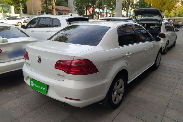 Used Volkswagen Bora 2015 Value Edition 1.6L Automatic Comfort Version
