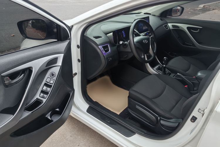 Used Hyundai Elantra 2015 1.6L Manual Fashion Edition
