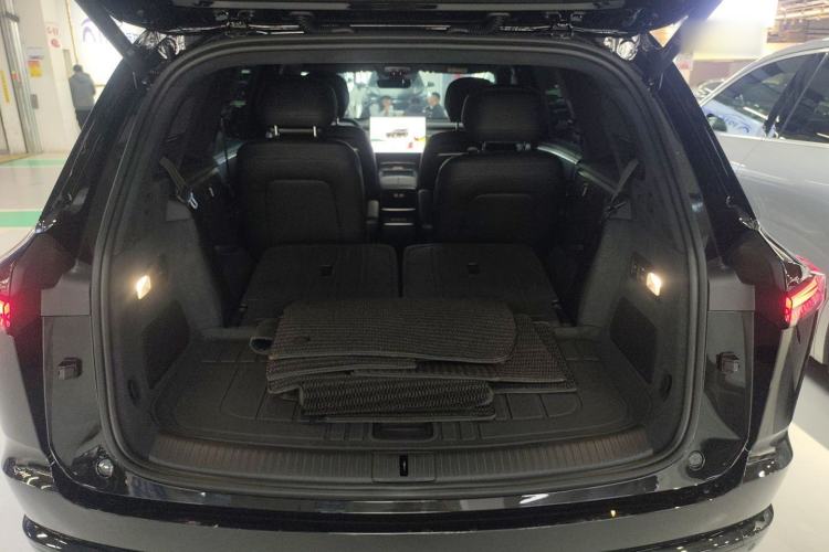 Used ONVO Luxeed L90 2025 Model—Max Six-Seater Version
