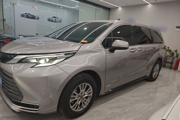 Used Toyota Sienna 2021 2.5L Hybrid Premium Edition
