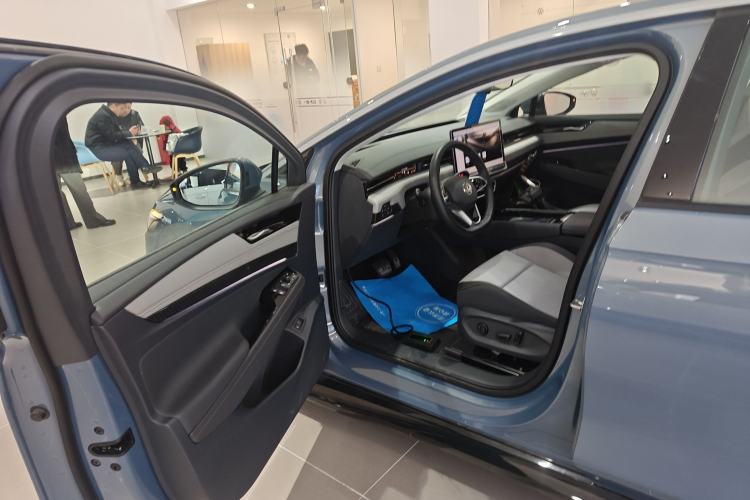 Used Volkswagen ID.7 VIZZION 2024 AIR model
