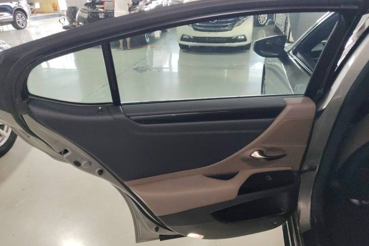 Used Lexus ES 2022 200 Excellence Edition
