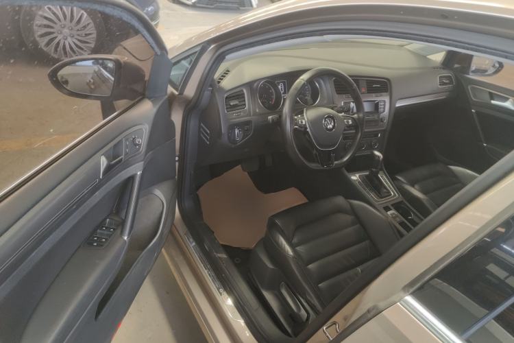 Used Volkswagen Golf 2014 1.4TSI Automatic Luxury Model
