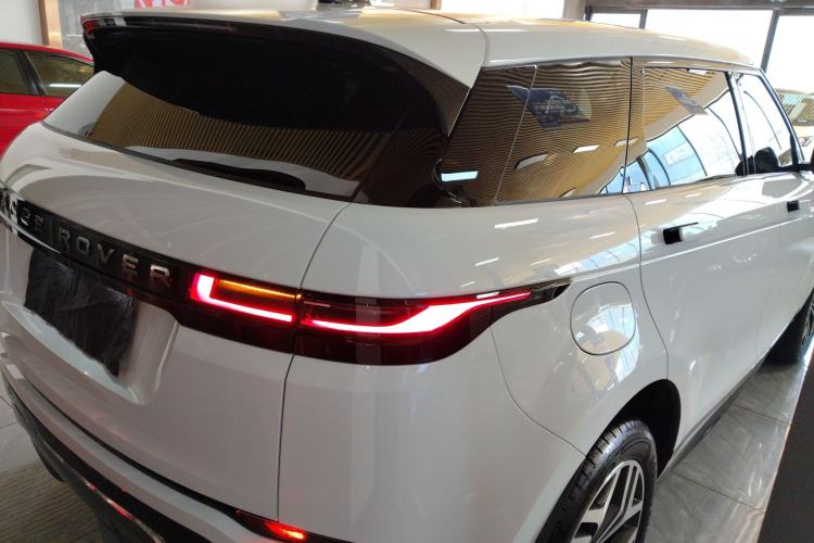 Used Land Rover Range Rover Evoque 2024 Aurora L 249 PS Prestige Light-Chasing Edition
