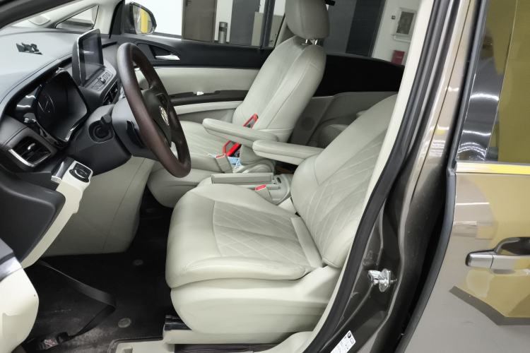 Used Buick GL8 2023 Land Executive Class Comfort Model