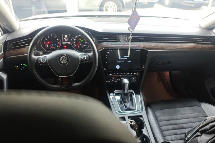 Used Volkswagen Magotan 2018 330TSI DSG Luxury Model
