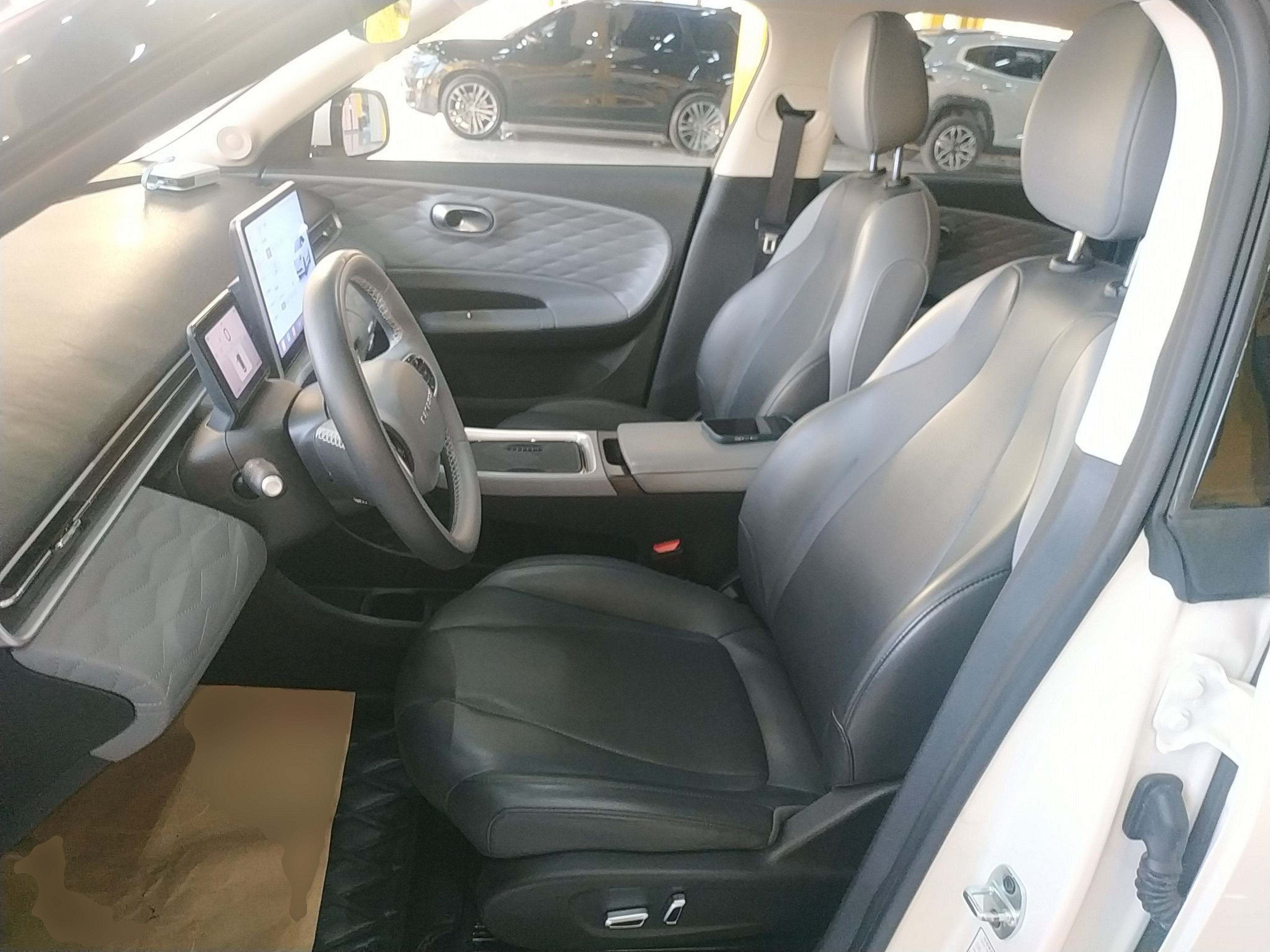 المقاعد الأمامية داخل السيارة