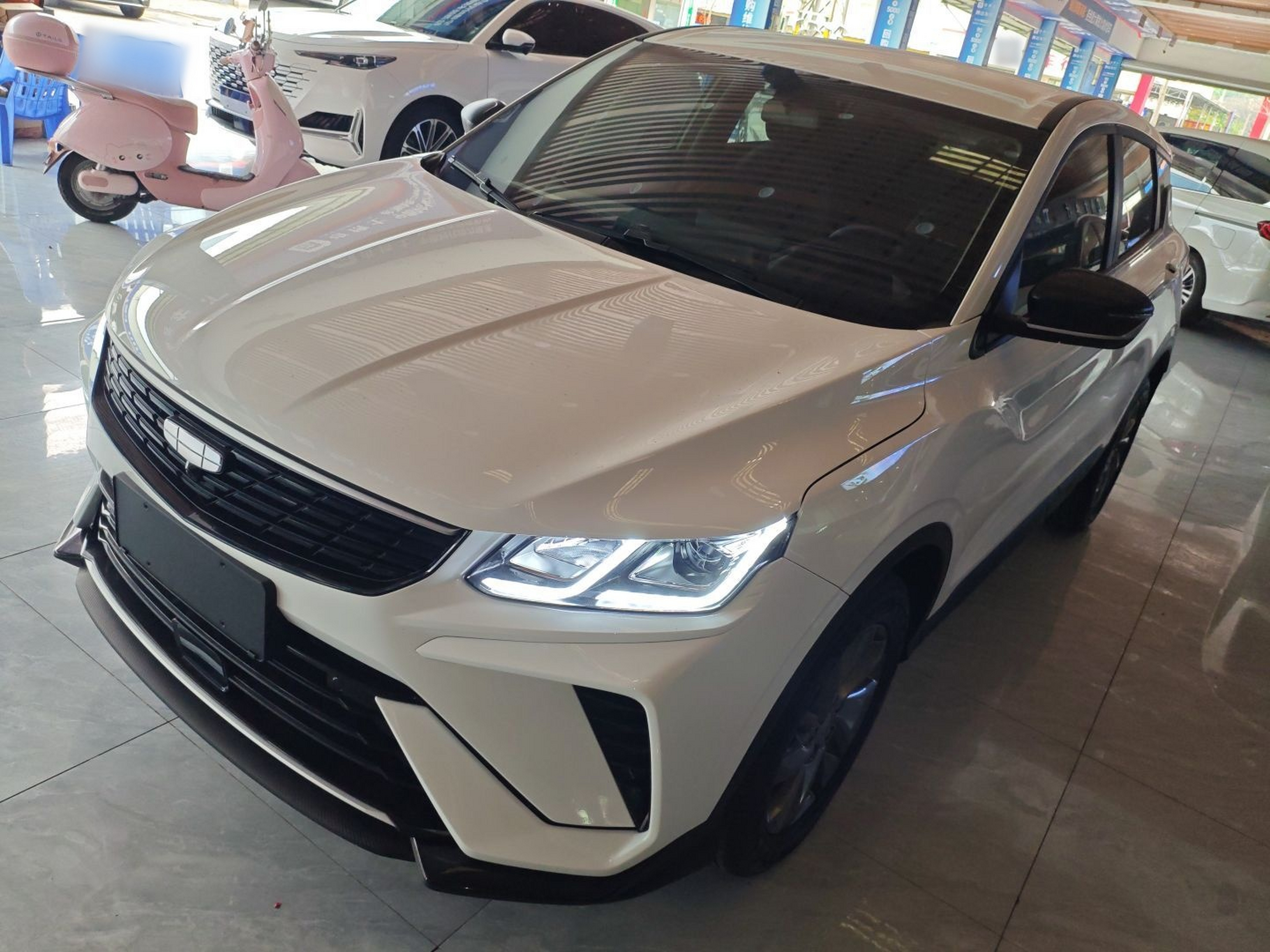 Под передней частью автомобиля