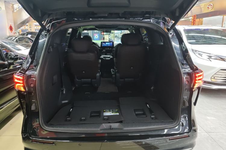 Used Toyota Sienna 2023 2.5L Hybrid Platinum Edition
