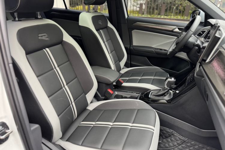 Used Volkswagen T-ROC 2025 300TSI DSG Two-Wheel Drive Chen Guang Edition
