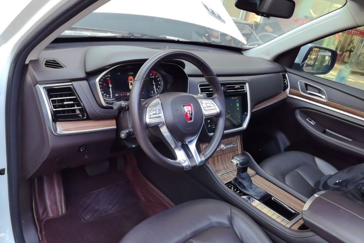 Used Roewe RX8 2018 30T Smart Connectivity Two-Wheel Drive Flagship Edition
