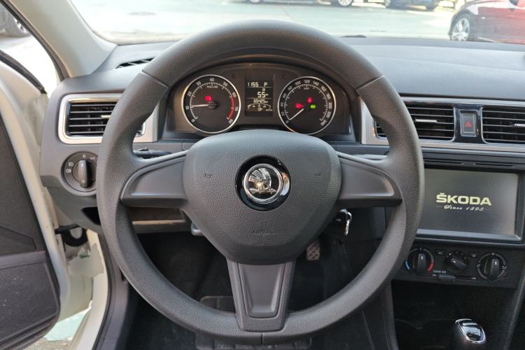 Used Skoda Rapid Spaceback 2016 Revised 1.6L Automatic Chuanxing Version
