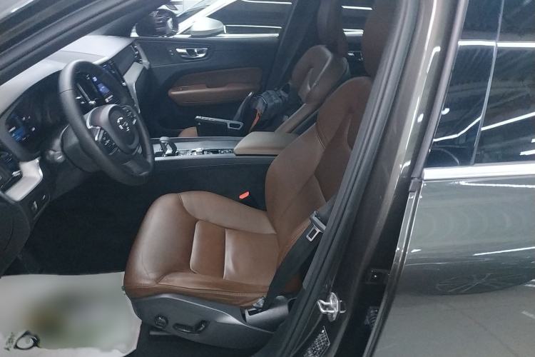 Used Volvo XC60 2022 B5 4x4 Zhiyi Luxury Edition
