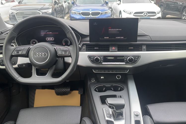 Used Audi A4L 2022 40 TFSI Luxury Dynamic Model
