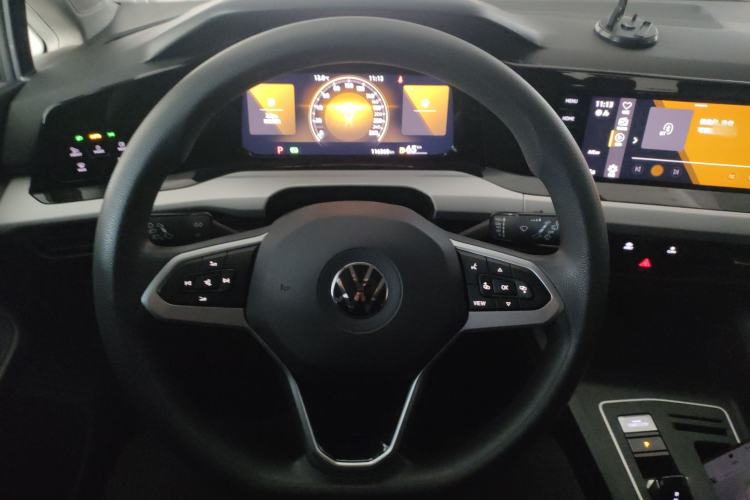 Used Volkswagen Golf 2023 200TSI DSG
