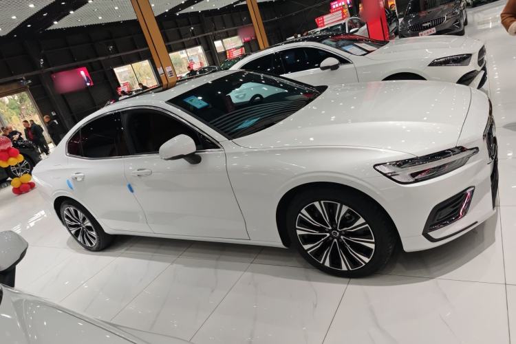 Used Volvo S60 2024 B4 Zhiyuan Luxury Edition
