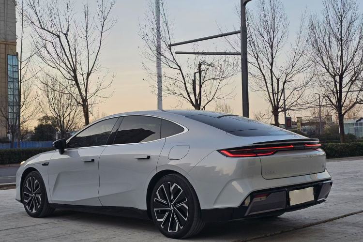 Used Geely Galaxy E8 2024 665 km Range Rear-Drive Starship Long-Range Version