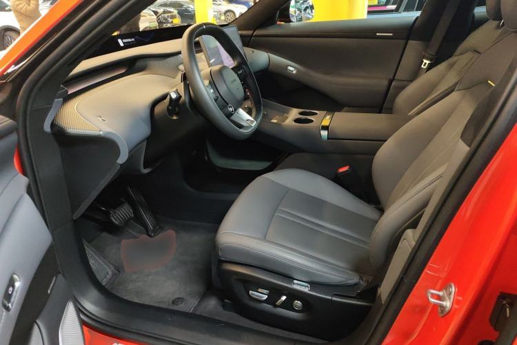 Used  YU7 2025 Ultra-Long Range High-Performance All-Wheel-Drive Max Edition
