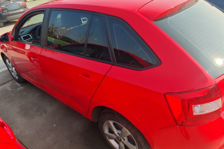 Used Skoda Rapid Spaceback 2014 1.6L Automatic Enjoyment Edition
