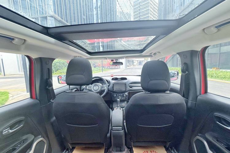 Used  Renegade 2018 Connected Large Screen Version 180T Automatic High-Energy Edition
