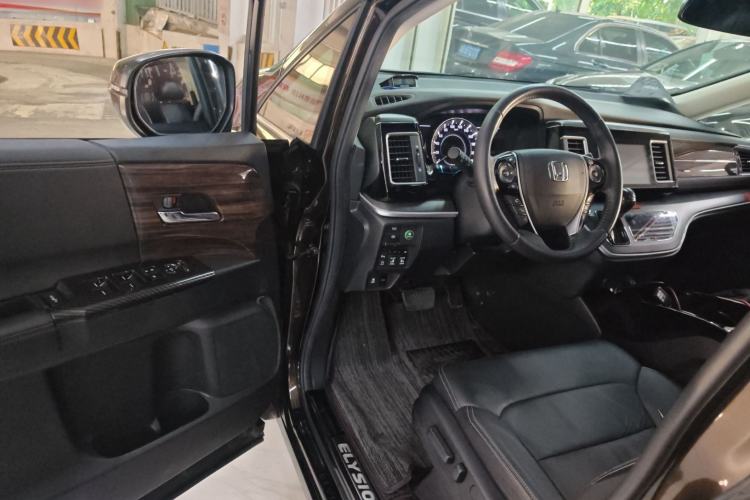 Used Honda Elysion 2016 2.4L Luxury Edition
